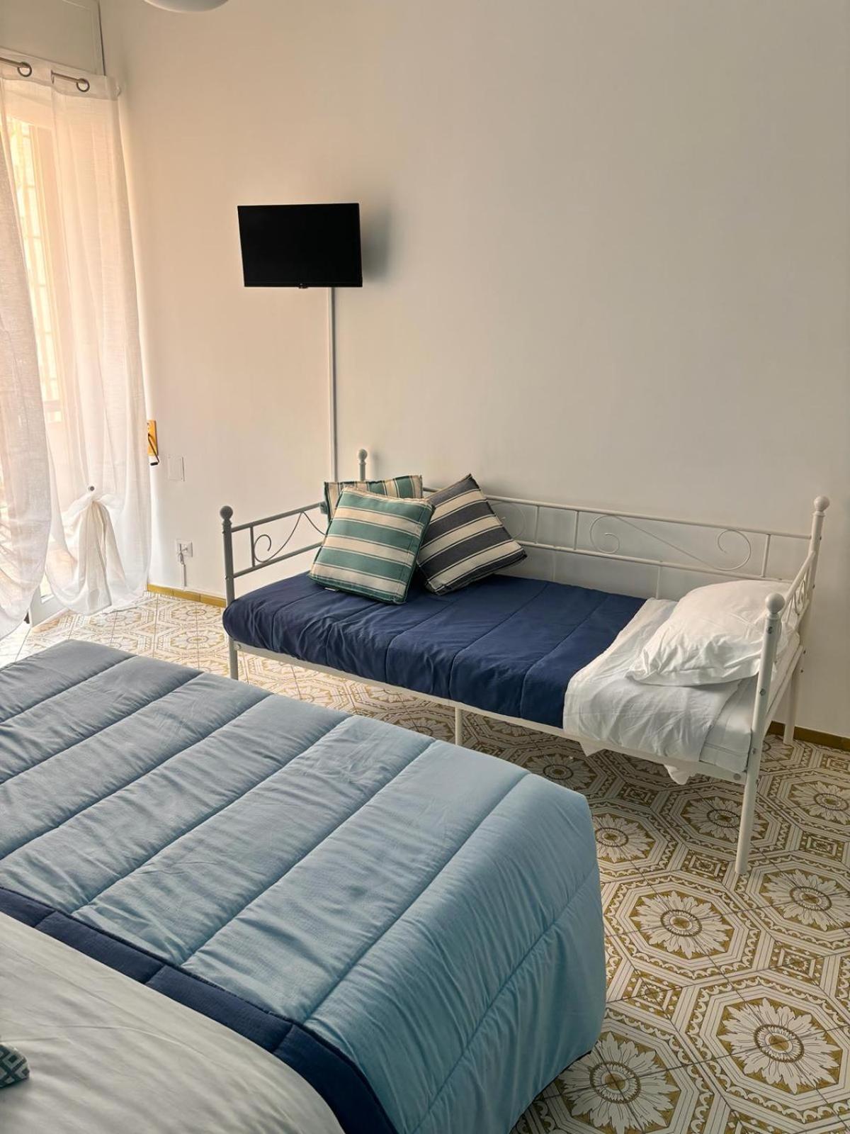 Reginella Guest House Салерно Экстерьер фото